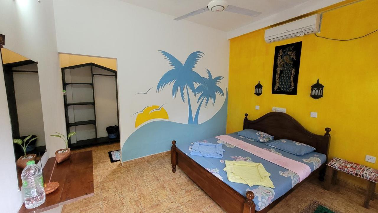 Malika'S Yellow House Hikkaduwa Buitenkant foto